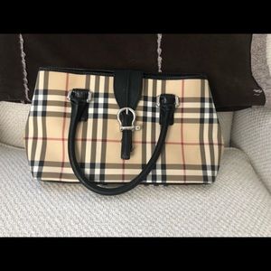 Burberry purse